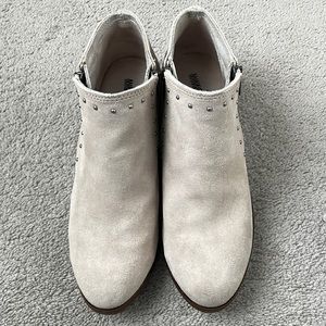 Minnetonka Women’s Brie Ankle Boot Stone Size 10